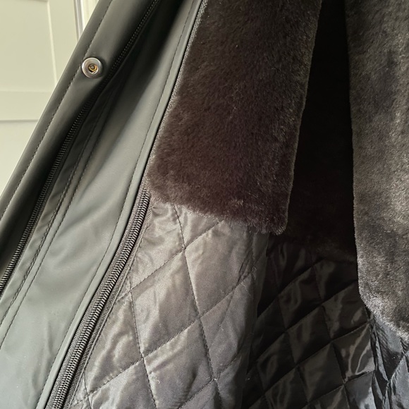 Raincoat, Windbreaker - Picture 6 of 9